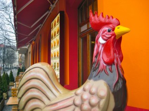 huehnerhaus chicken statue kreuzberg berlin