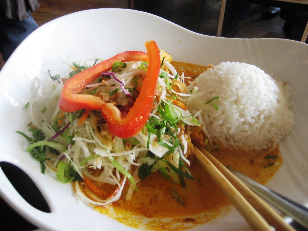 yuko peanut chicken Yuko's suggestion: Chicken with coconut milk, peanut sauce and lemongrass. How can you go wrong with that combination?