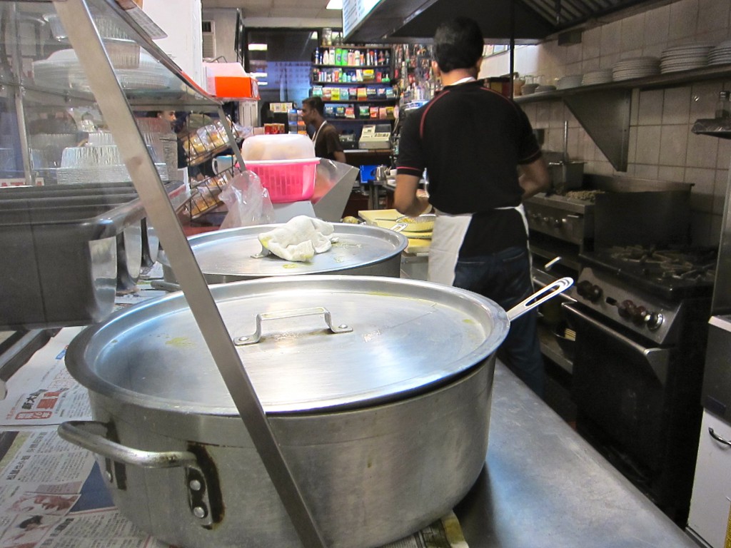 4 Curry Pots