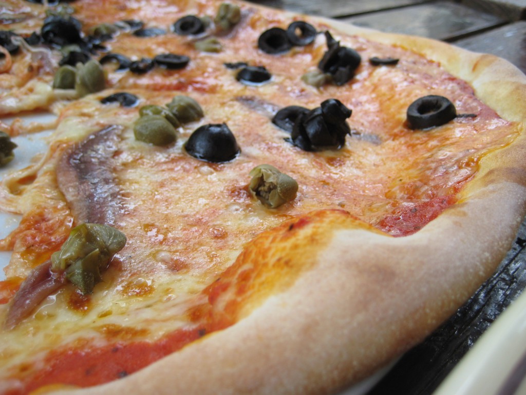 Brick oven pizza at Il Mercantino.